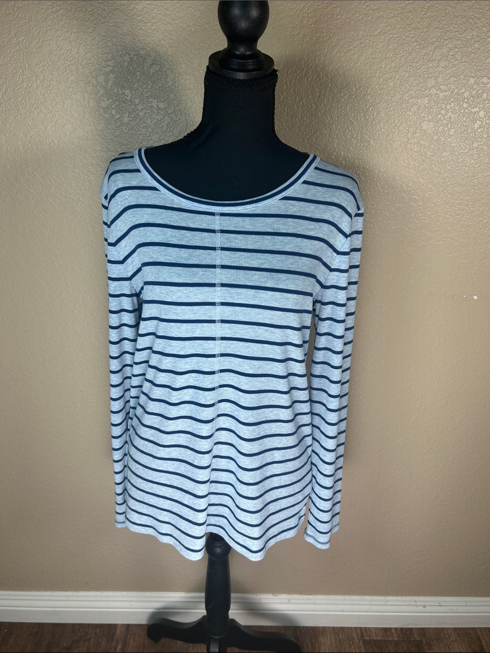 T by Talbots Women’s Large Blue White Striped Long Sleeve Knit Top EUC